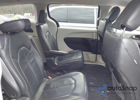 2017 Chrysler Pacifica Touring-L z USA, uszkodzony, nr VIN 2C4RC1BG9HR526563